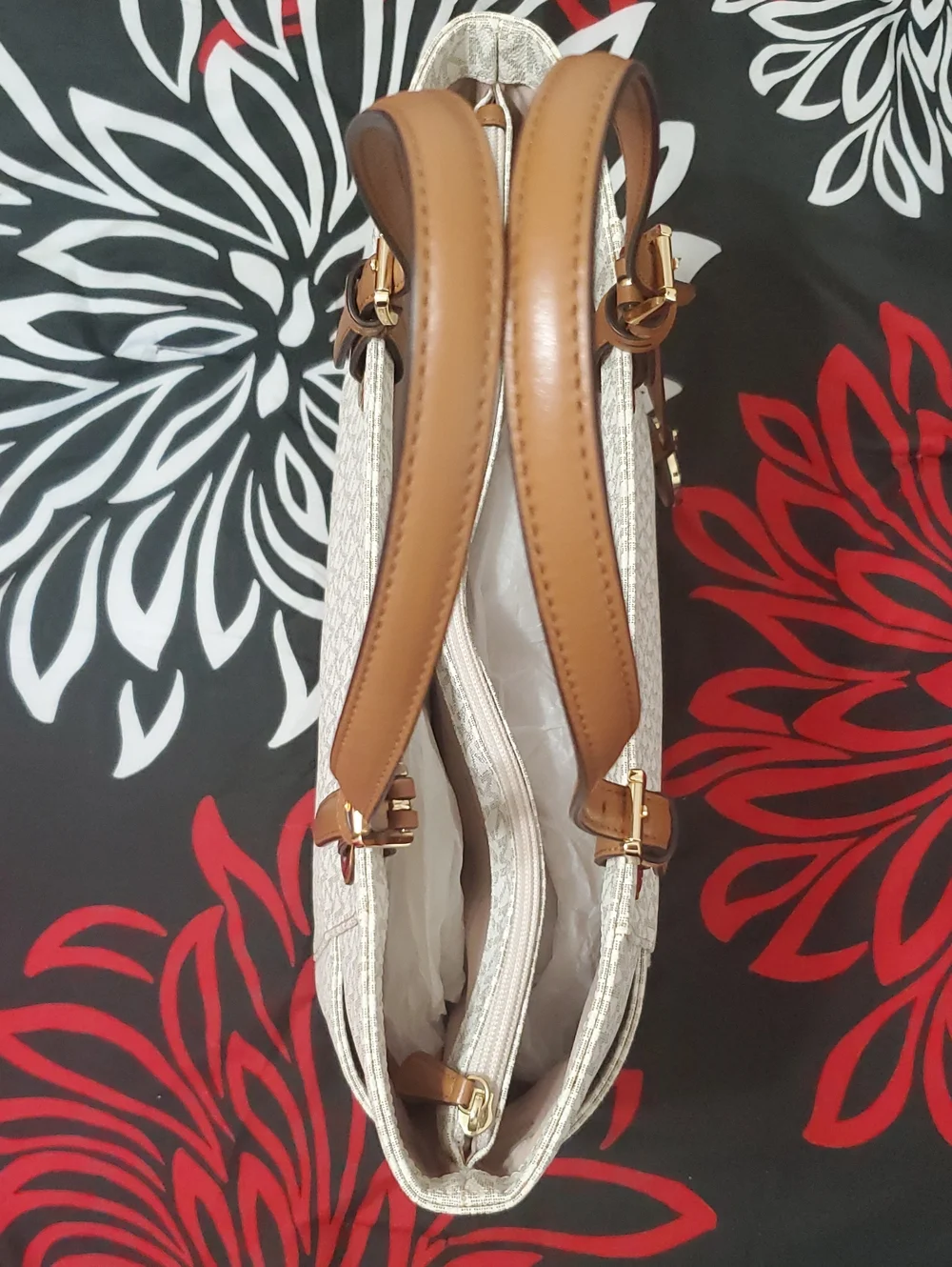 Michael Kors East West Jet Set Vanilla Logo Tote Bag